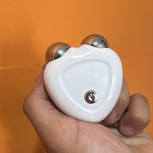 ENTRENADOR Y MASAJEADOR FACIAL